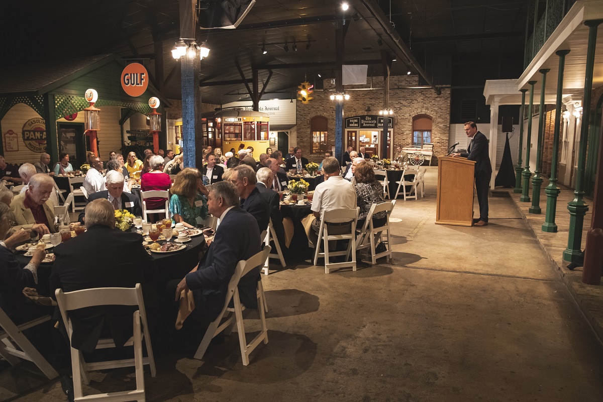 Picture of a banquet in the Museum of Commerce