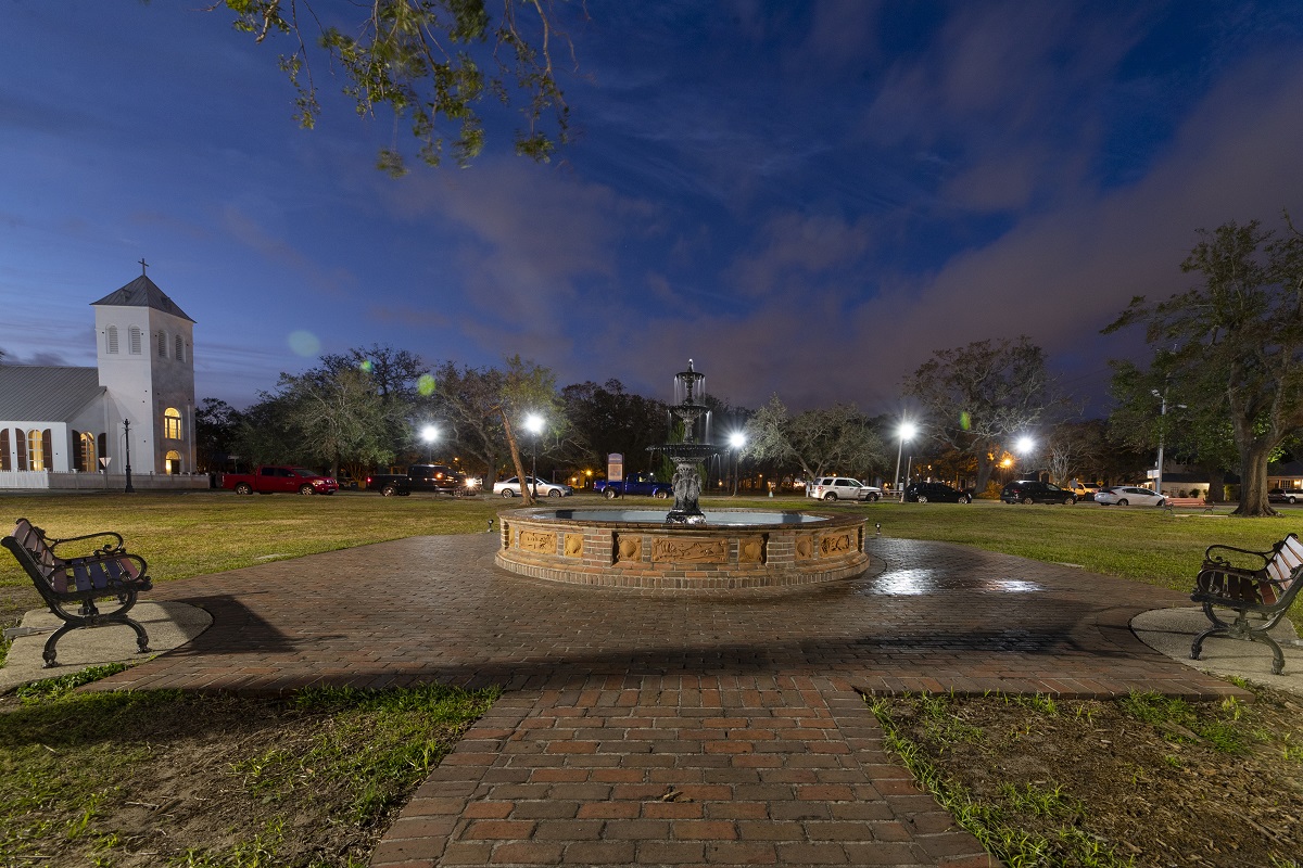 a picture of fountain park at night. 